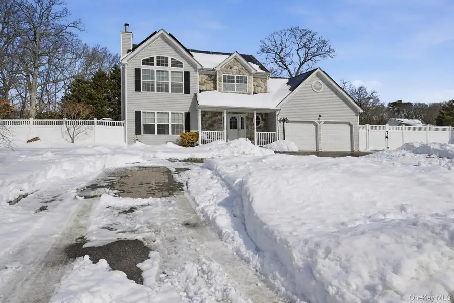 7 Harwood Way, Coram, NY 11727 - #3