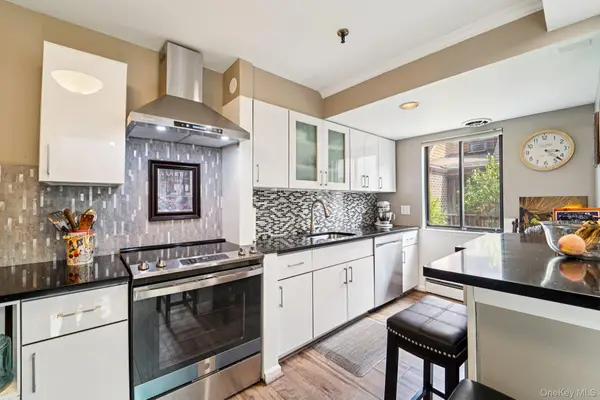 15 Greenridge Avenue #16, White Plains, NY 10605