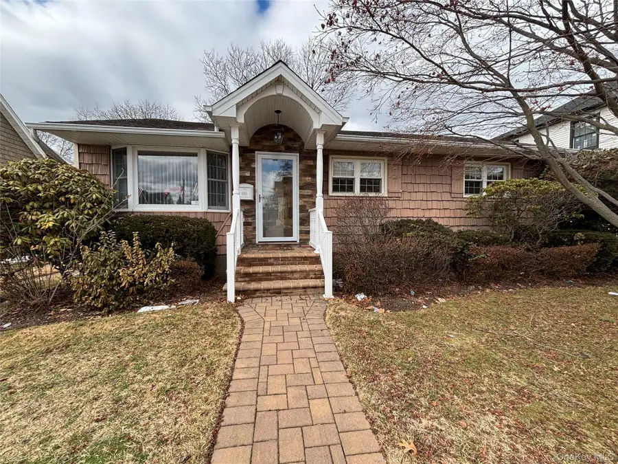 660 Hewlett Street, Franklin Square, NY 11010 - #2