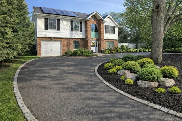 1295 Wilson Place, West Islip, NY 11795