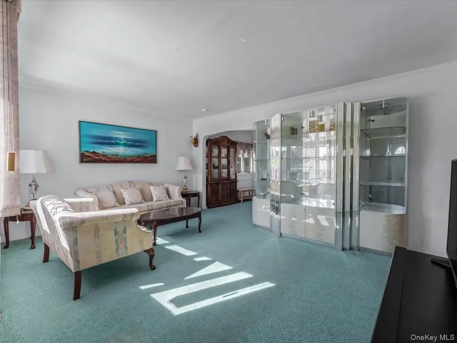 38 Leslie Lane, New Hyde Park, NY 11040 - #3