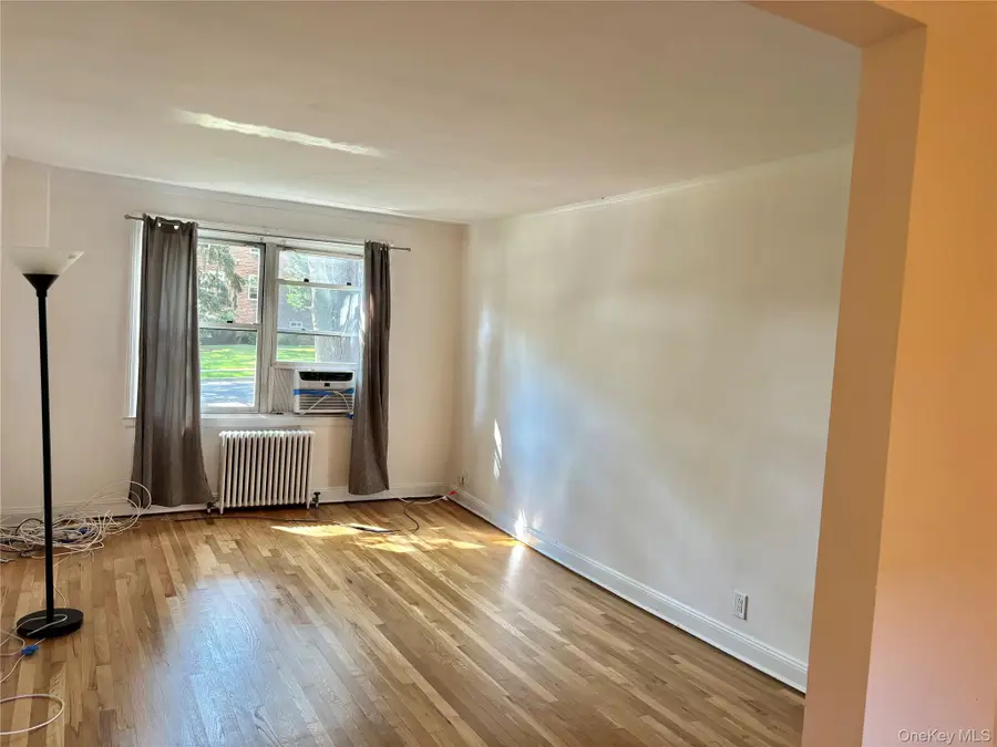 3 Roslyn Heights Streets #1 G, Roslyn Heights, NY 11577 - #3