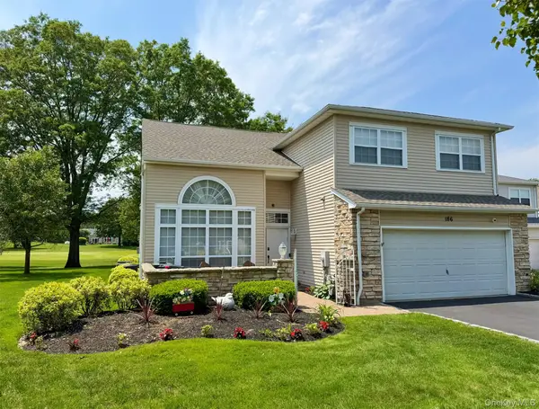 186 Windwatch Drive, Hauppauge, NY 11788