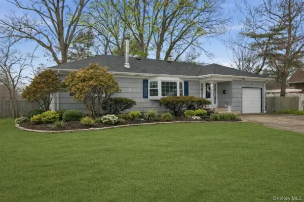 24 Stellenwerf Avenue, East Islip, NY 11730