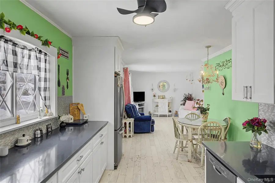 9 Amherst Road, West Sayville, NY 11796 - #3