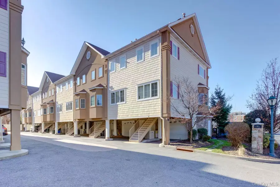 330 Maple Avenue #17, Westbury, NY 11590 - #3