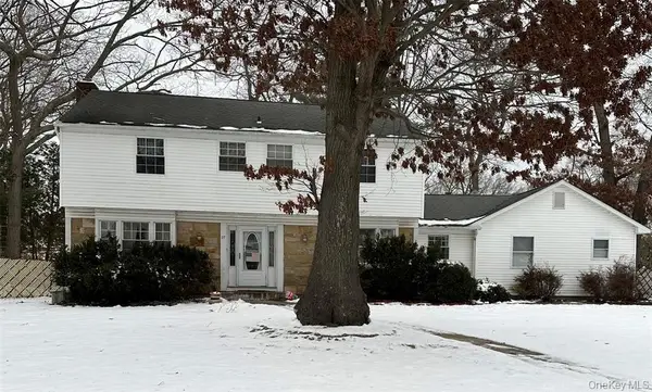 27 Whitmore Lane, Coram, NY 11727