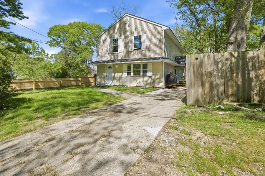 7 Rutland Road, Mastic, NY 11950 - #3