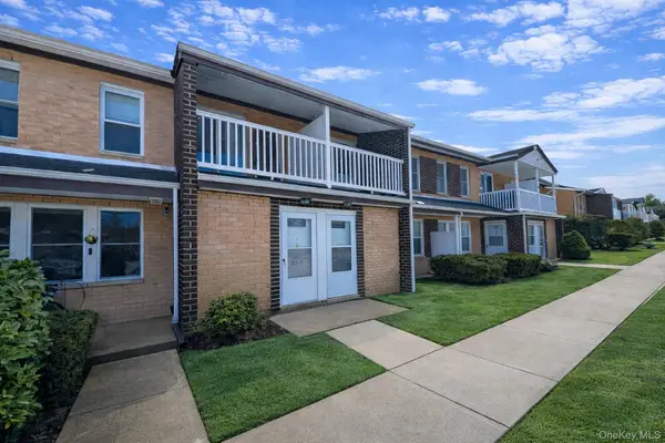 250 Artist Lake Drive, Middle Island, NY 11953