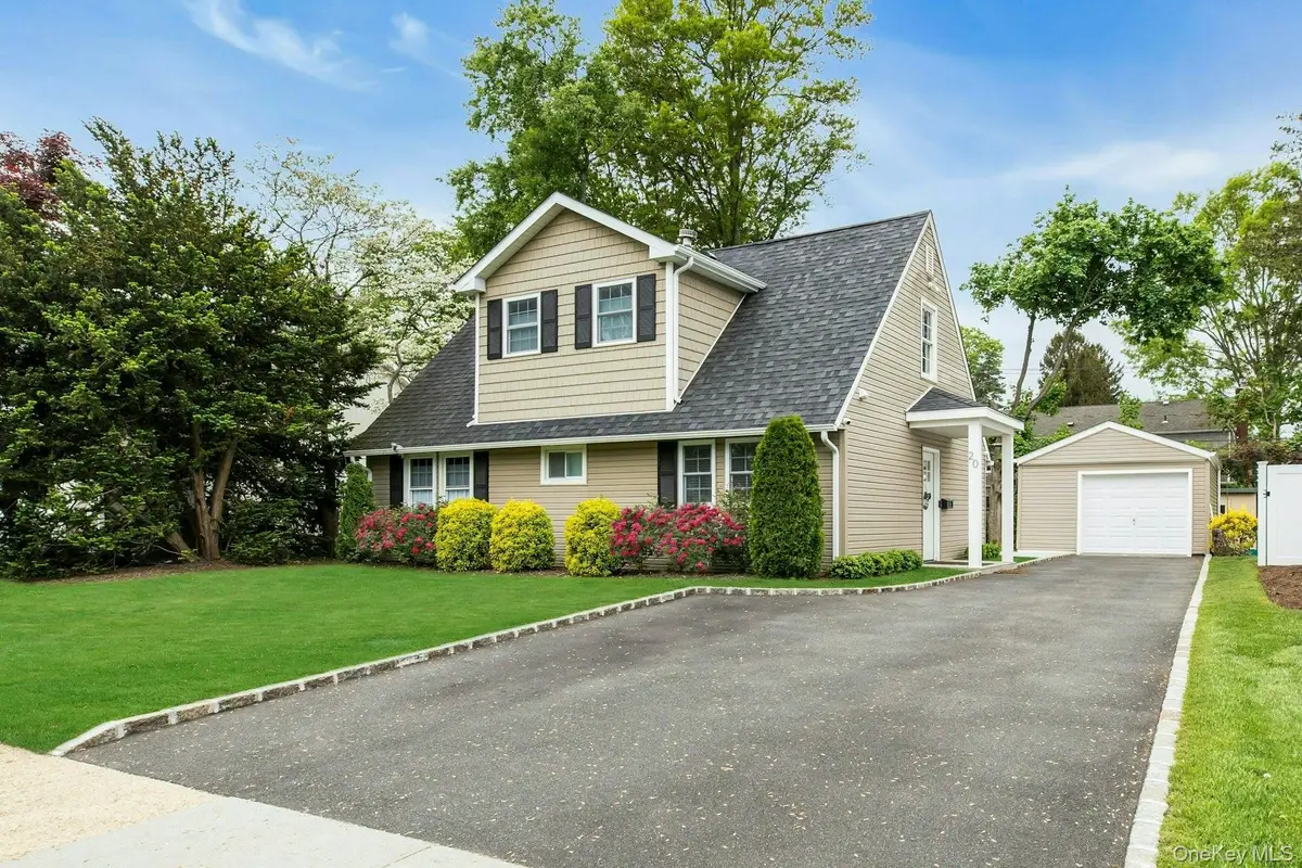 20 Robert Road, Glen Cove, NY 11542 - #1