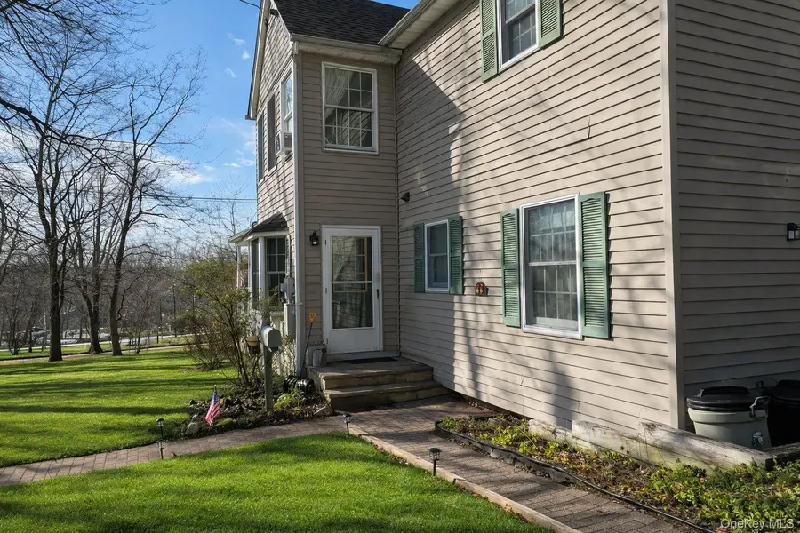 90 S Middletown Road, Pearl River, NY 10965 - #3