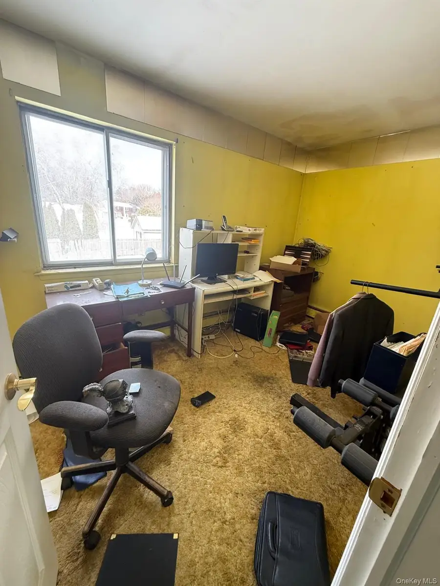 5 Bernice Court, Coram, NY 11727 - #2