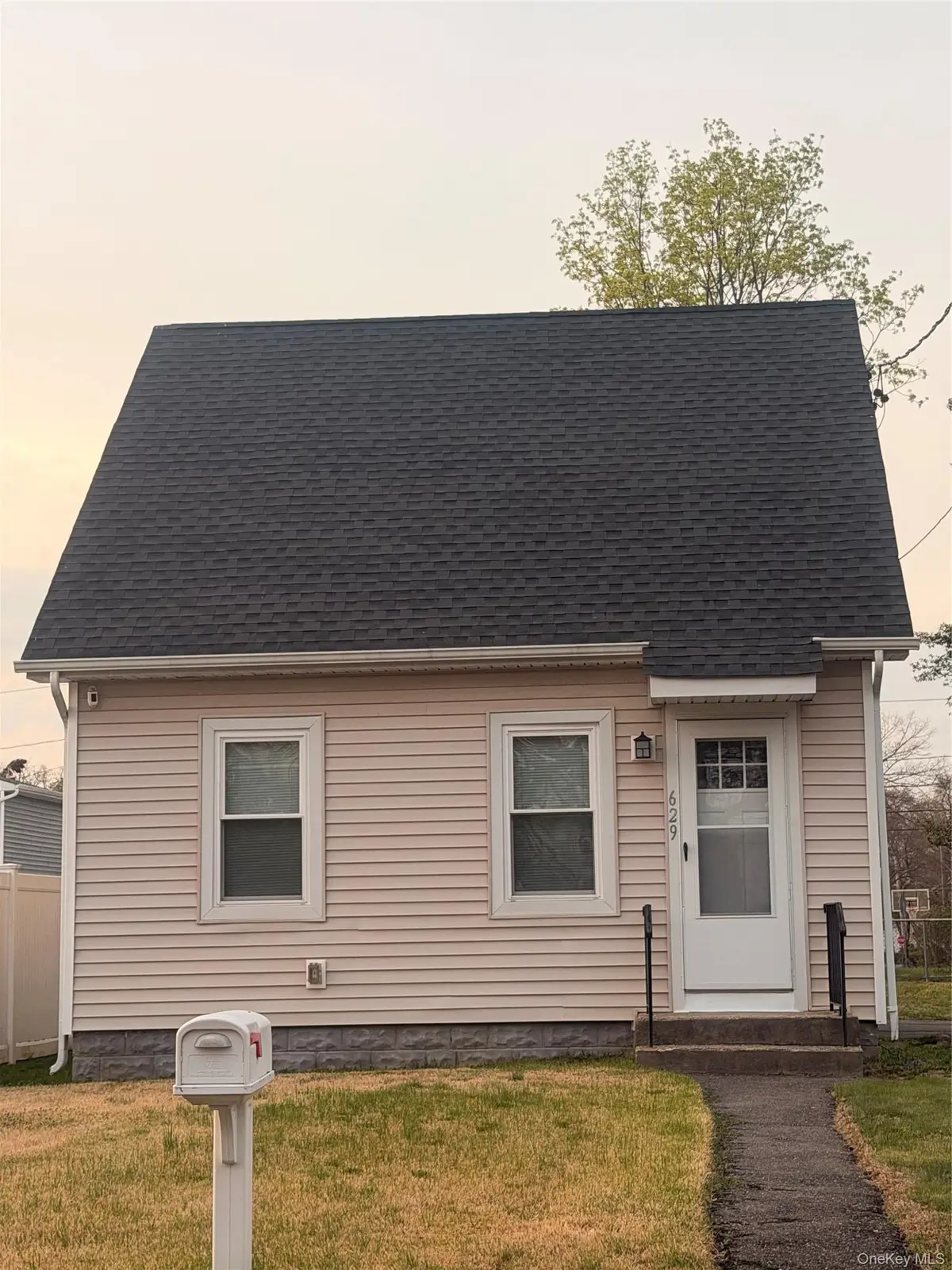 629 Lakeway Drive, West Babylon, NY 11704 - #1