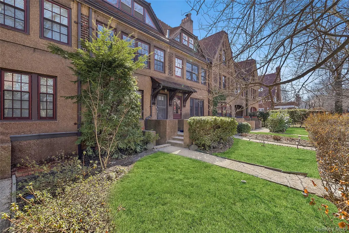 46 Slocum Crescent, Forest Hills, NY 11375 - #1