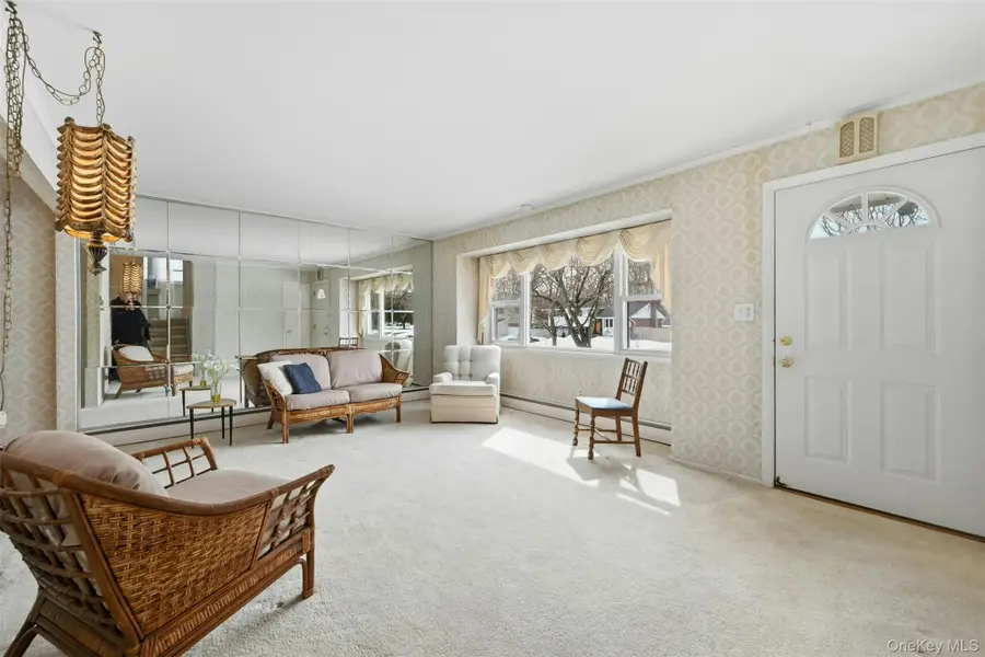 23 Shirley Court, Commack, NY 11725 - #3