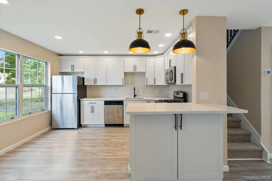 6 Doe Path, Coram, NY 11727 - #2