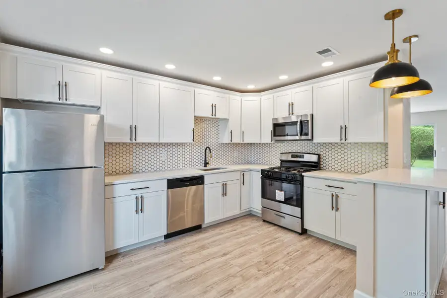 6 Doe Path, Coram, NY 11727 - #3