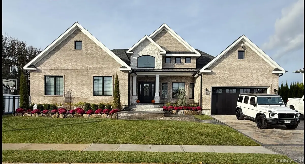 10 Skylark Road, Massapequa Park, NY 11762 - #1