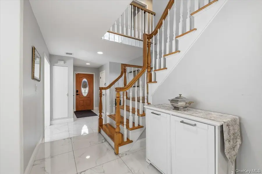 98 Barry Lane, Syosset, NY 11791 - #3