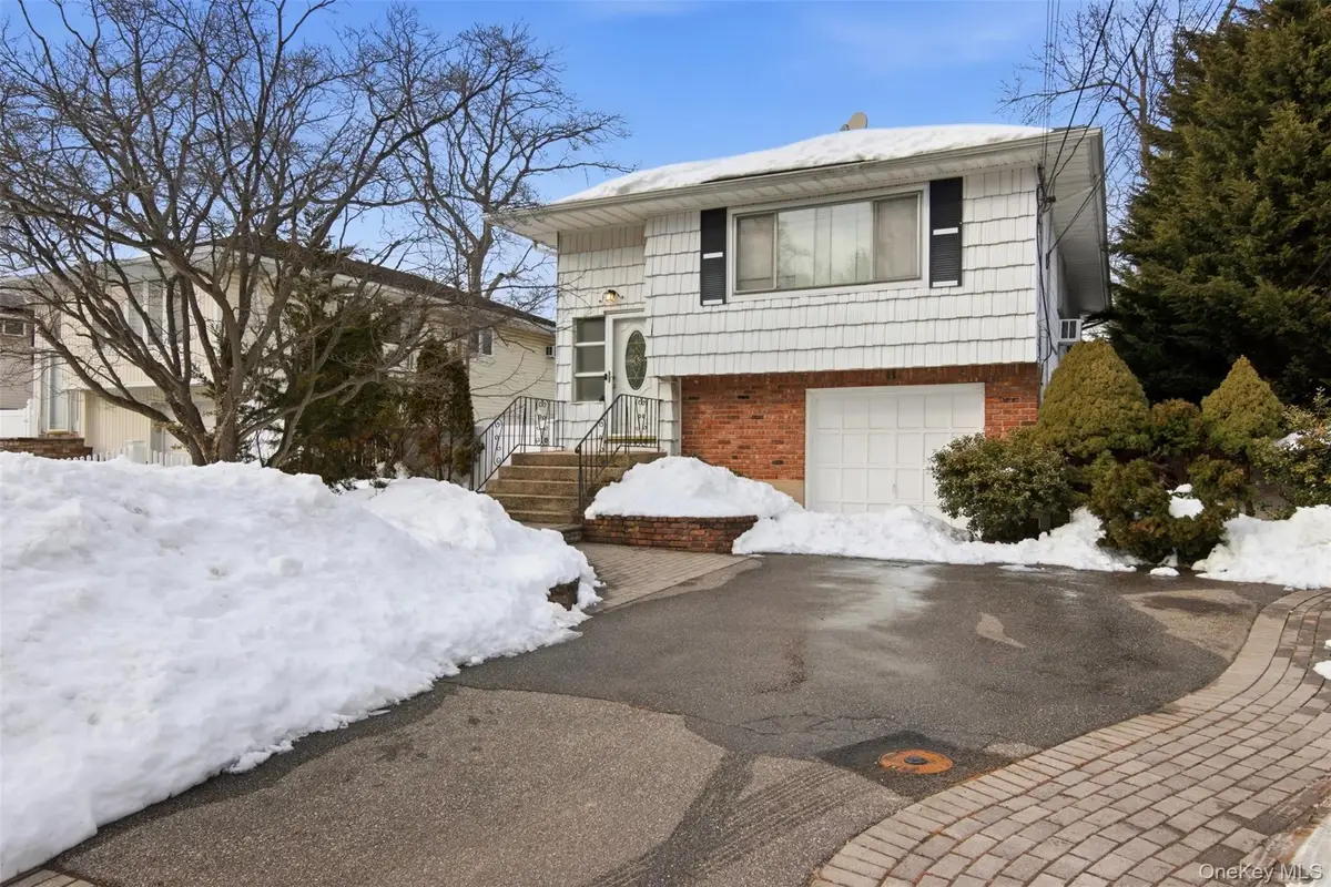 26 Clarendon Street, Dix Hills, NY 11746 - #1