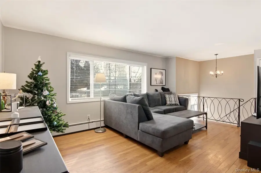 26 Clarendon Street, Dix Hills, NY 11746 - #3