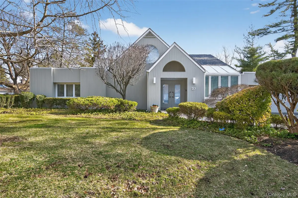 37 Shelter Lane, Roslyn Heights, NY 11577 - #1