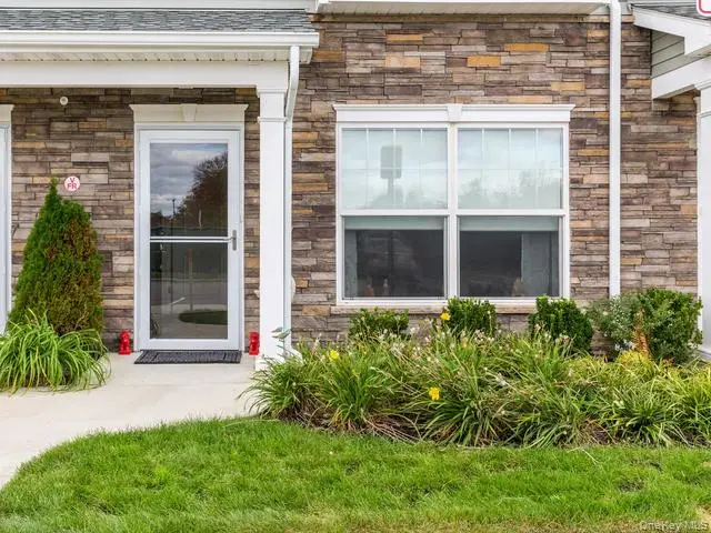 11 Hunter Drive, Central Islip, NY 11722 - #2