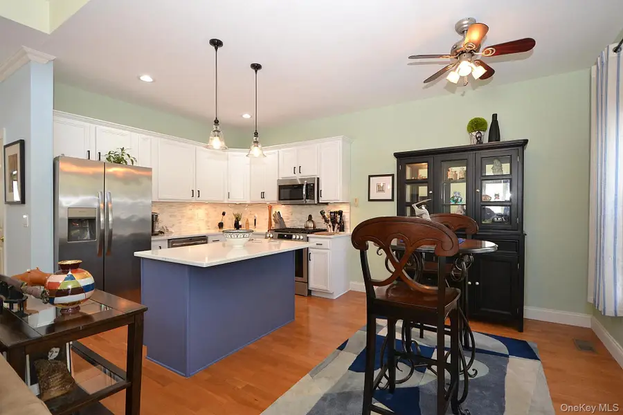 321 Medea Way, Central Islip, NY 11722 - #3