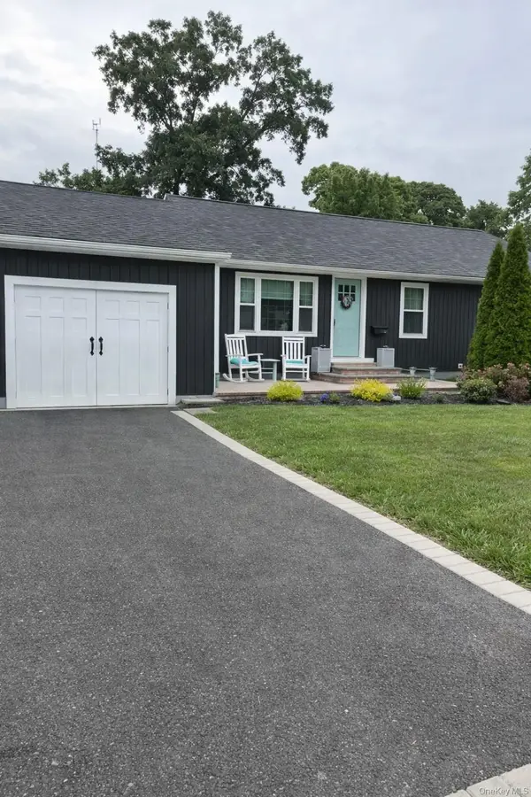 9 Hinton Avenue, Babylon, NY 11702