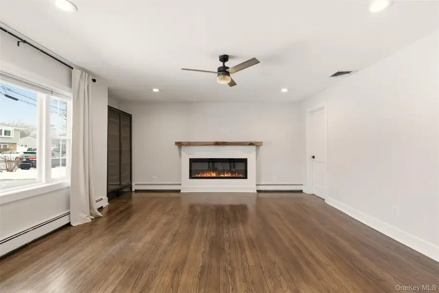 9 Hinton Avenue, Babylon, NY 11702 - #3