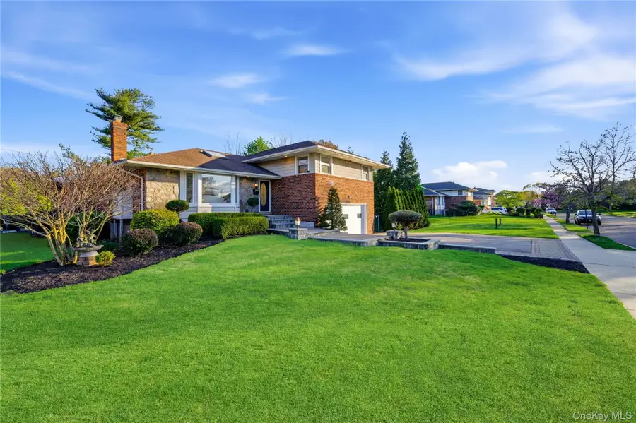 49 Canterbury Road, Woodbury, NY 11797 - #2