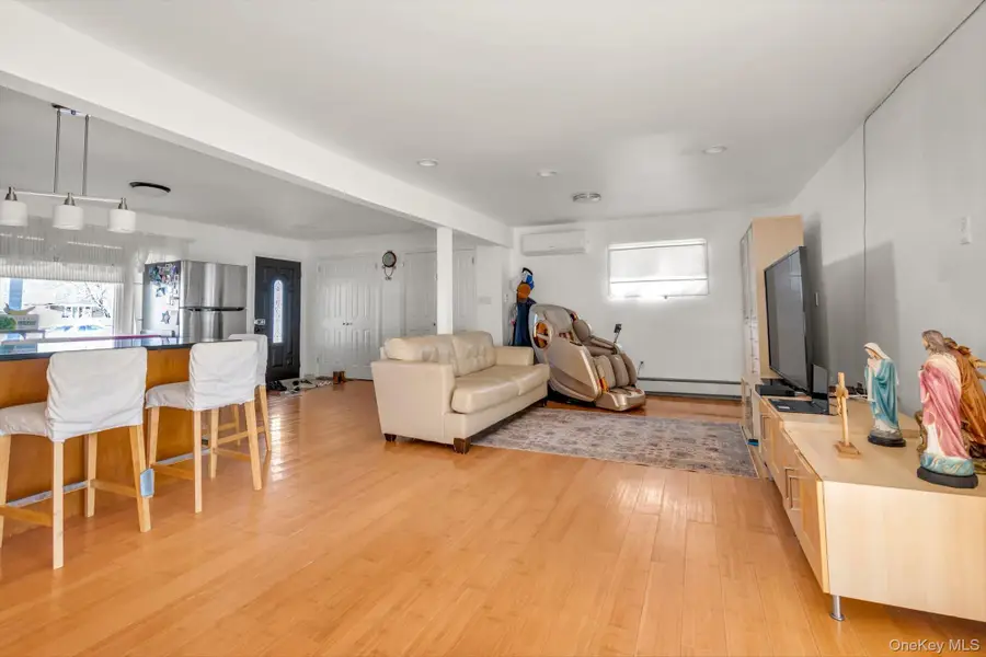 4 Carriage Lane, Levittown, NY 11756 - #3