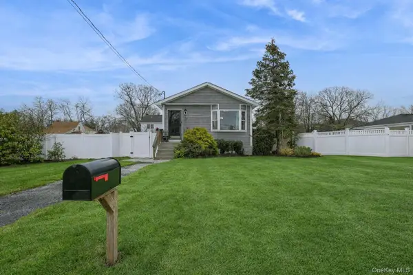 11 Olive Street, Lake Grove, NY 11755