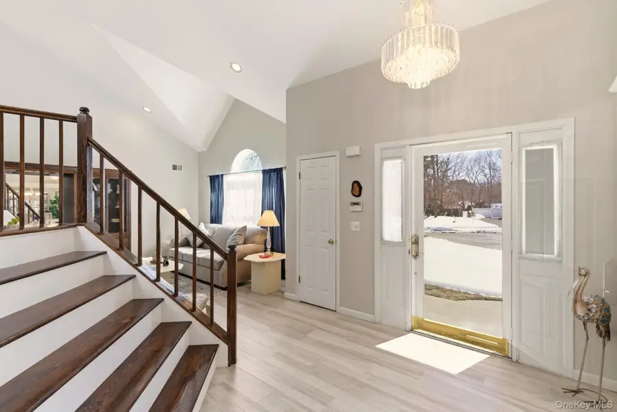 15 Alyssa Court, Holbrook, NY 11741 - #2