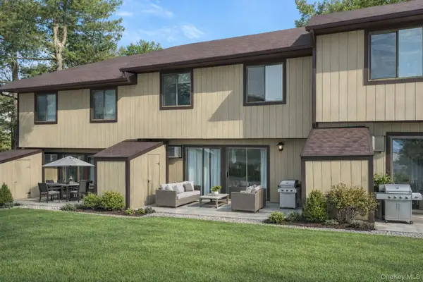 1006 Chelsea Cove S, Hopewell Junction, NY 12533