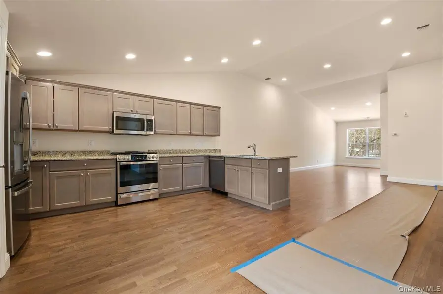 4 Steven Circle #4, Dix Hills, NY 11746 - #3