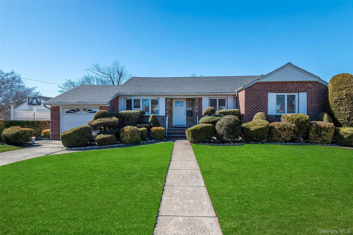 1070 Maple Lane, New Hyde Park, NY 11040 - #1