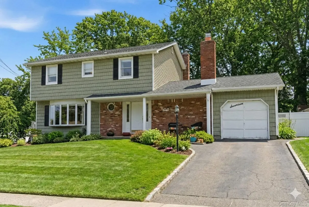 17 Soundway Drive, Rocky Point, NY 11778 - #1