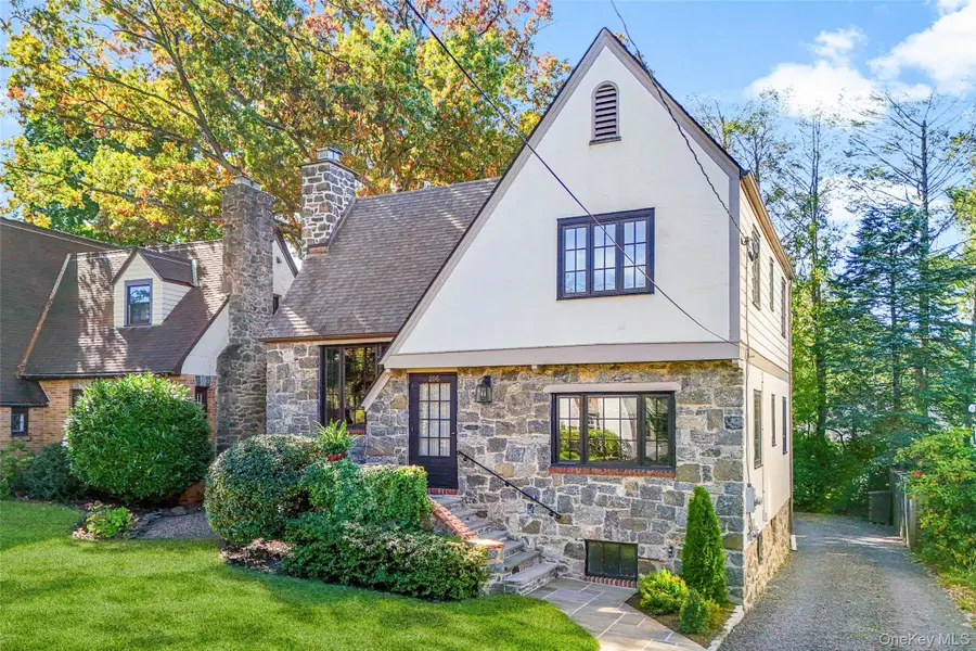 206 Knollwood Avenue, Mamaroneck, NY 10543 - #2