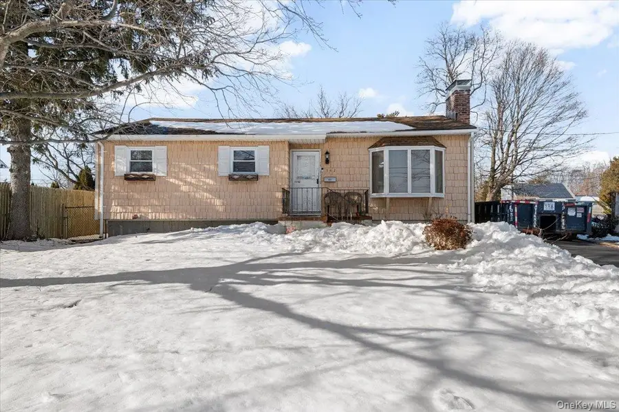 342 9th Street, West Babylon, NY 11704 - #2