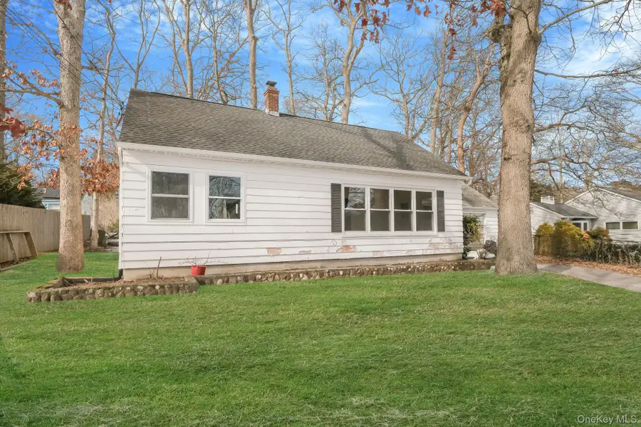 22 Overbrook Street, Riverhead, NY 11901 - #2