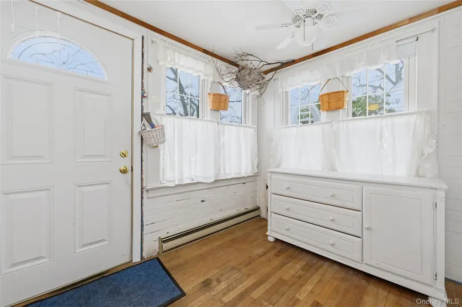 20 Bristol Street, Huntington, NY 11743 - #3