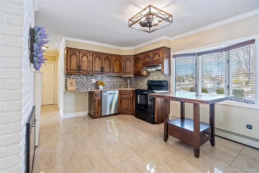 68 Summer Lane, Hicksville, NY 11801 - #3