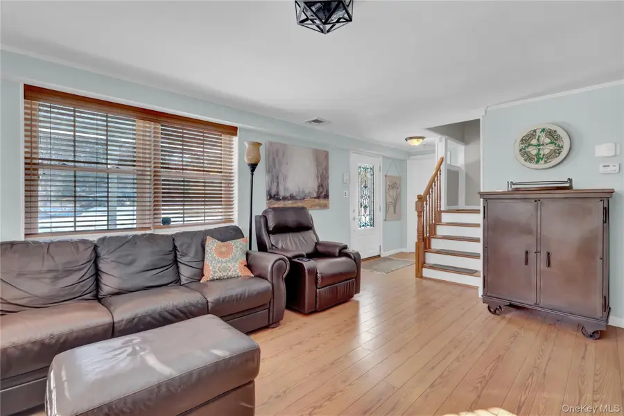 8 Noel Place, Smithtown, NY 11787 - #3