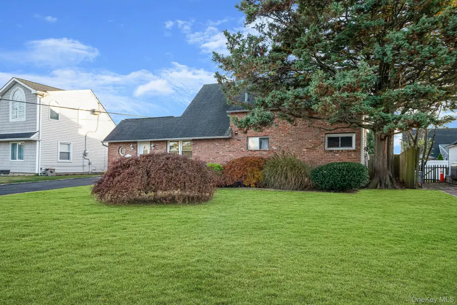 22 Bayberry Lane, Levittown, NY 11756 - #3