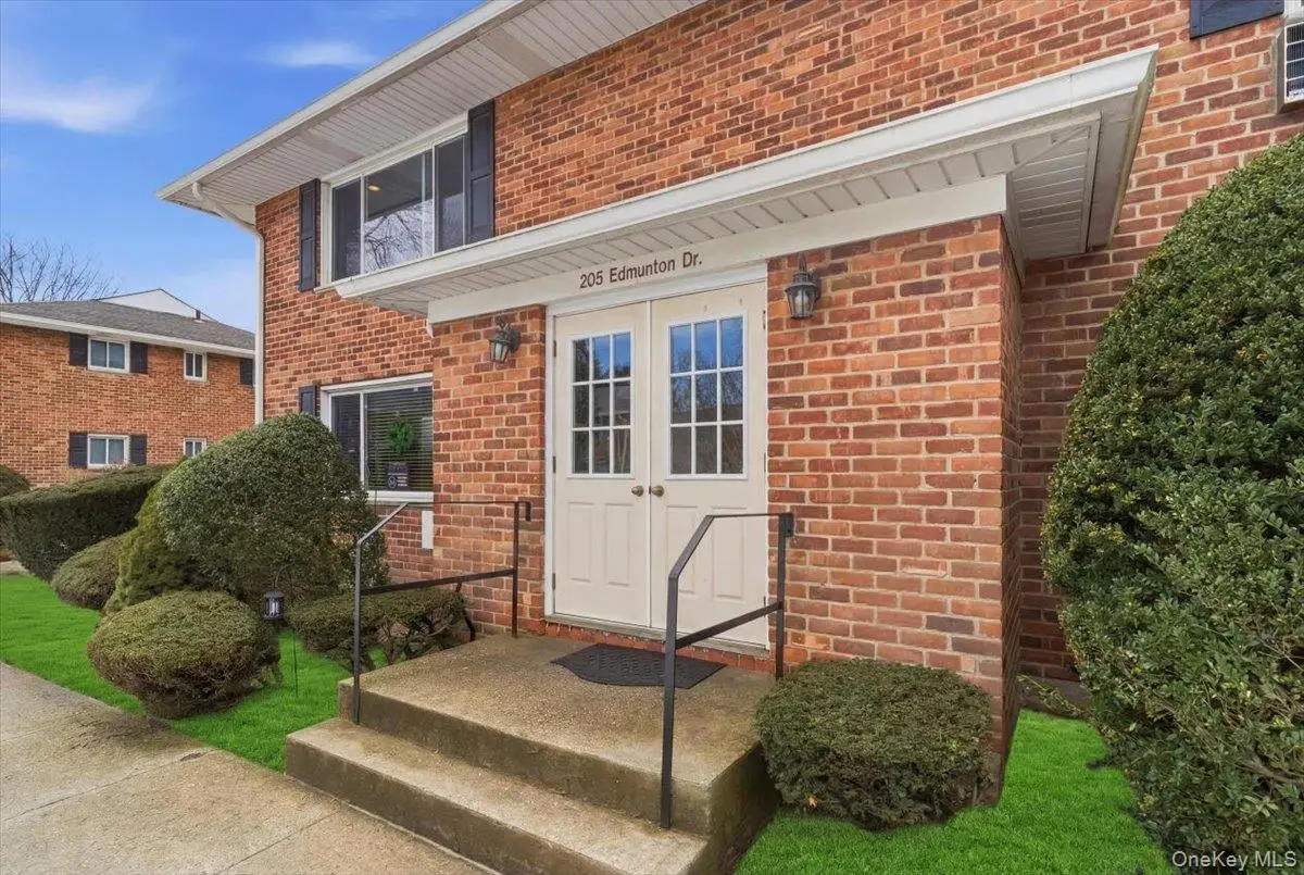 205 Edmunton Drive #h18, North Babylon, NY 11703 - #1