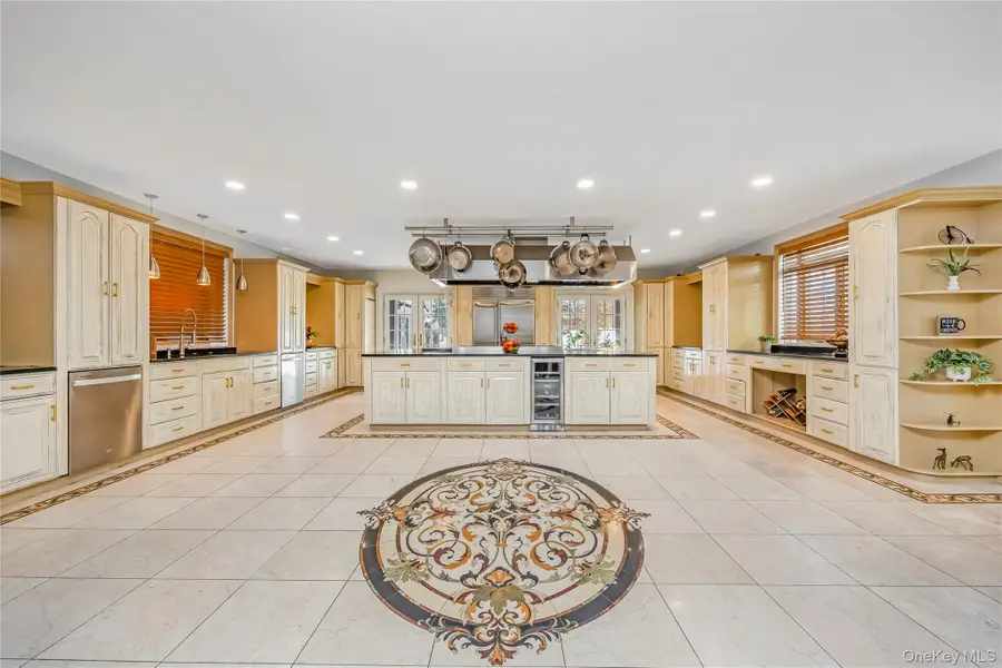 47-56 Glenwood Street, Little Neck, NY 11362 - #3