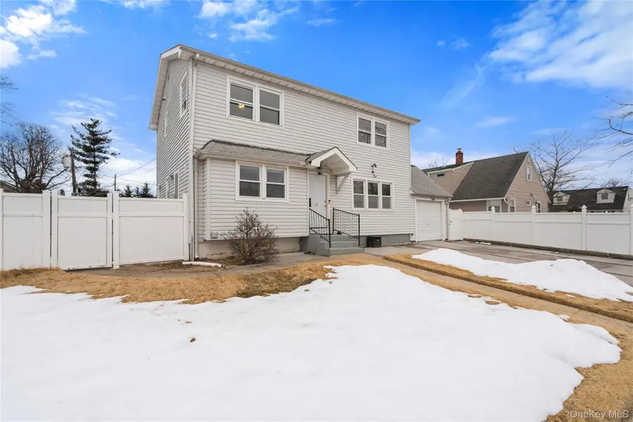 22 Woodcrest Road, Hicksville, NY 11801 - #3