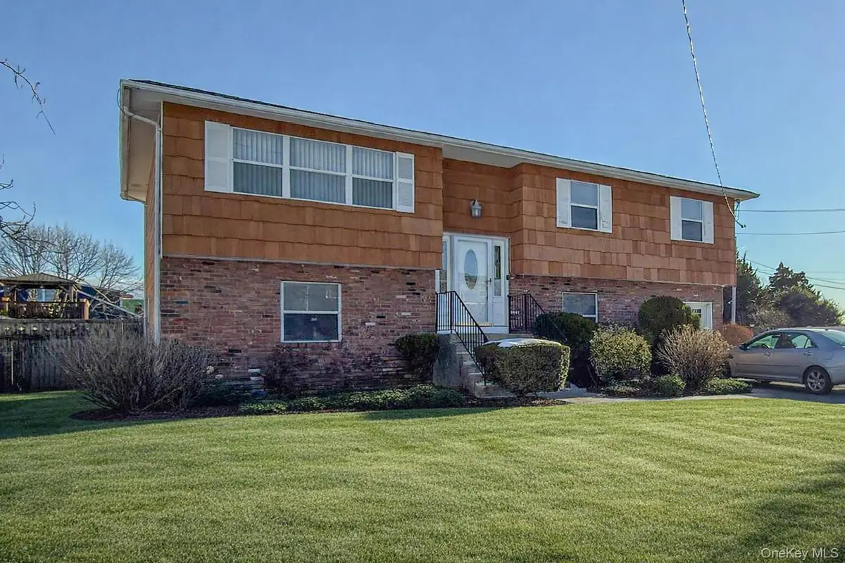 40 E Lincoln Avenue, Massapequa, NY 11758 - #1