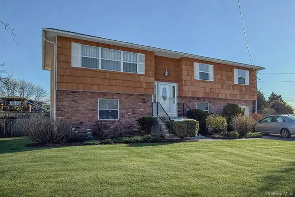 40 E Lincoln Avenue, Massapequa, NY 11758